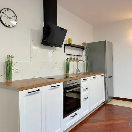Zatoka Apartment- Tranquil Retreat, 15 Minutes To The Sea & Gdansk Center