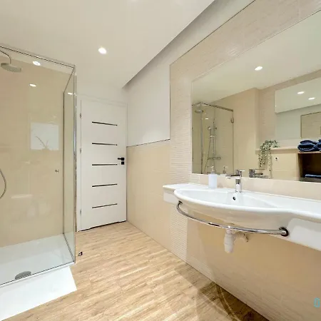 Apartament Zatoka Apartment- Tranquil Retreat, 15 Minutes To The Sea & Gdansk Center