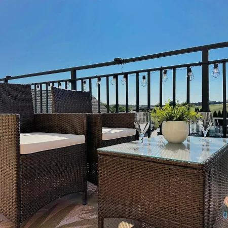 Zatoka Apartment- Tranquil Retreat, 15 Minutes To The Sea & Gdansk Center *