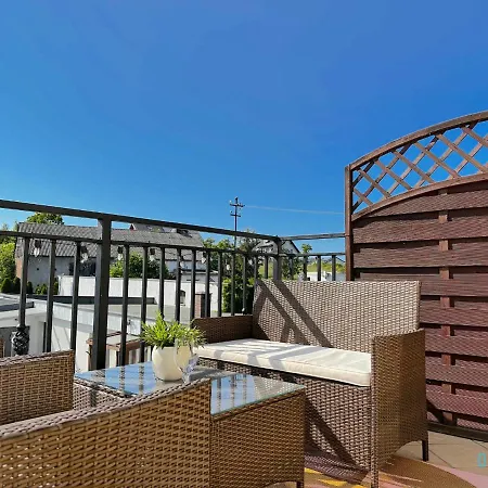 Zatoka Apartment- Tranquil Retreat, 15 Minutes To The Sea & Gdansk Center